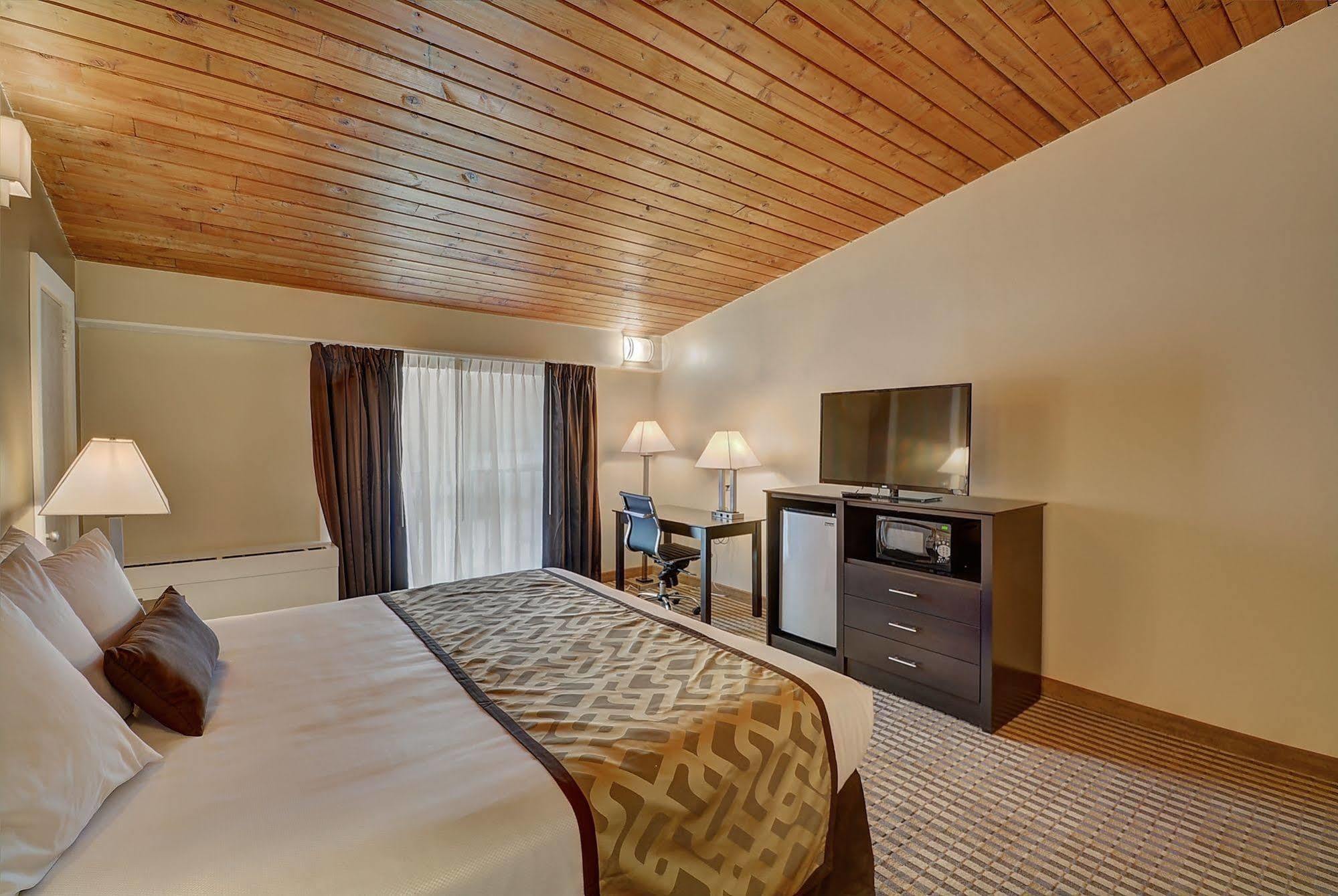 The Hotel Putney